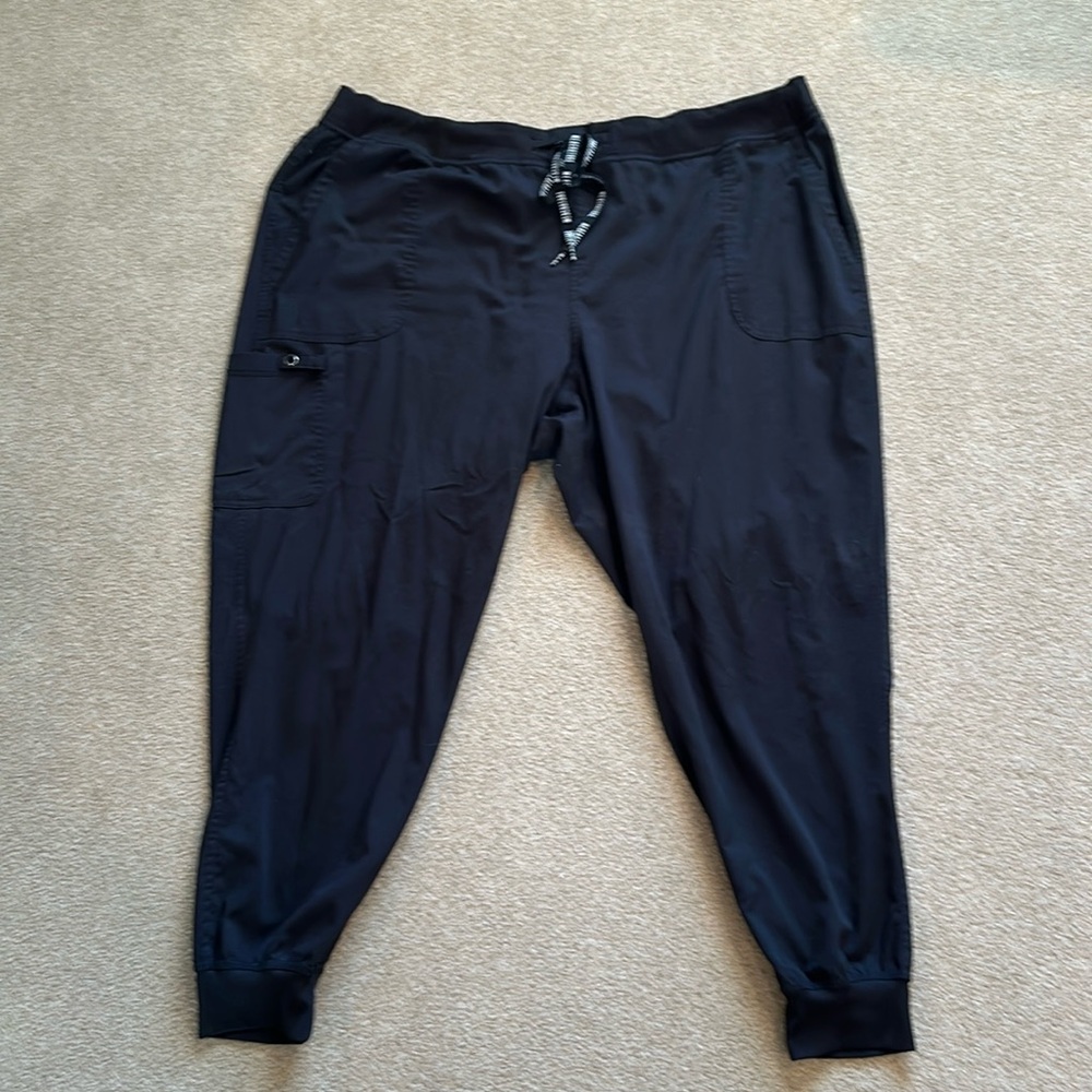 Women’s med couture jogger scrubs